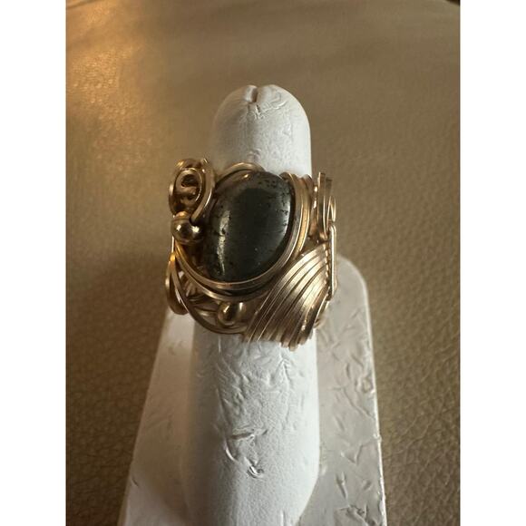 14kt Gold Filled wire with a Hematite Stone Size 6.5 - Picture 2 of 6